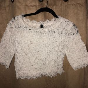 LACE CROP TOP